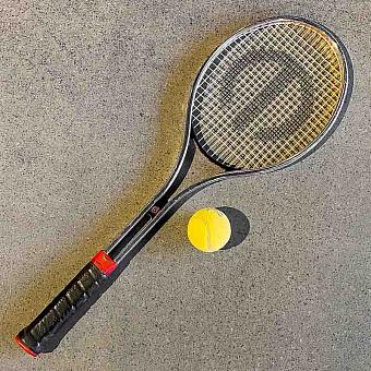 Винтажная теннисная ракетка и мяч Vintage Tennis Racket And Ball 20