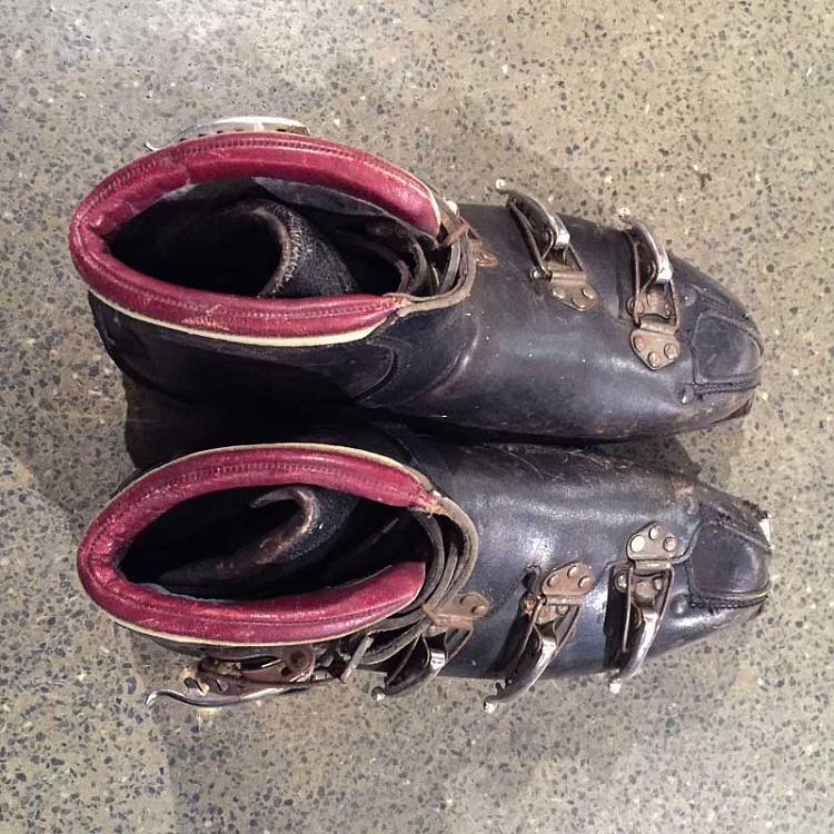 Винтажная пара обуви для водных лыж Vintage Boots For Ski Sports