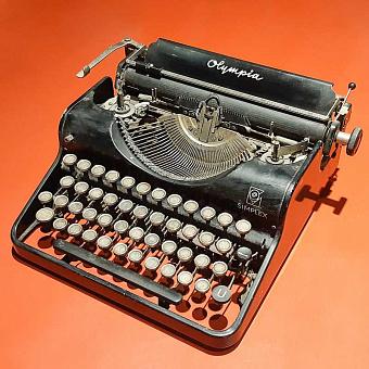 Винтажная печатная машинка Vintage Typewriter Olympia 4