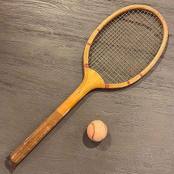 Винтажная теннисная ракетка и мяч Vintage Tennis Racket And Ball 2