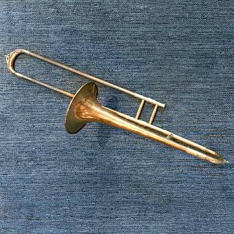 Винтажный тромбон в чехле Vintage Trombone In Case 1