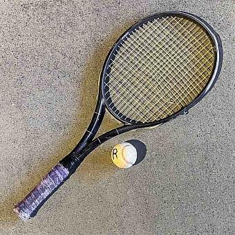 Винтажная теннисная ракетка и мяч Vintage Tennis Racket And Ball 19